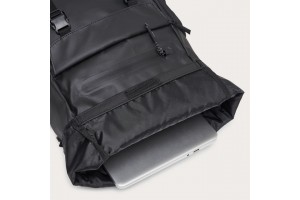 Oakley Road Trip Terrain 25L fekete hátizsák