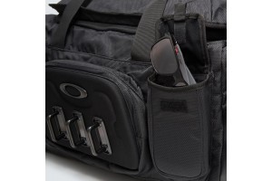 Oakley Urban Ruck RC Duffle táska – fekete, 60×30×30 cm