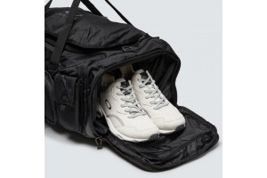Oakley Urban Ruck RC Duffle táska – fekete, 60×30×30 cm