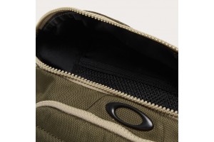 Oakley Enduro övtáska – vízlepergető, több rekesz