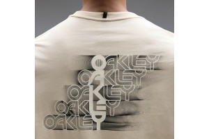 Oakley Stacked Flow Tee póló – elölről